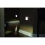Zwei angeschaltete Mr. Beams Nachtlichter an der Wand