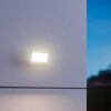 LED-Außenwandstrahler 'XLED curved ' mit Bewegungssensor 9,3 W 862 lm warmweiß IP 44 16 x 10,7 cm