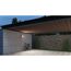 LED-Strahler XLED ONE XL beleuchtet einen Carport