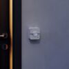 Bewegungsmelder IR 180 AP EASY an Wand montiert