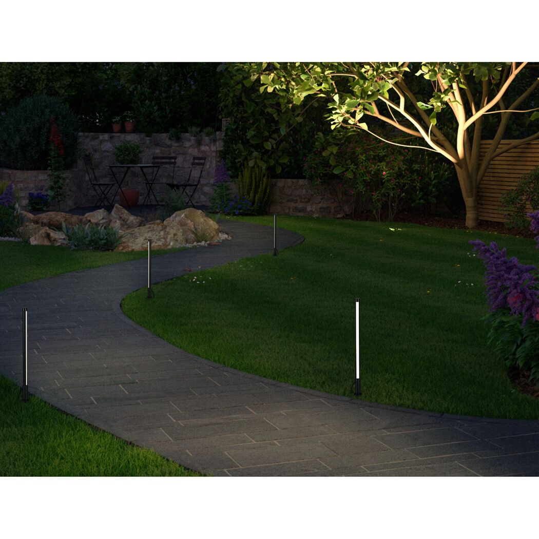 Beleuchtete Gartenweg