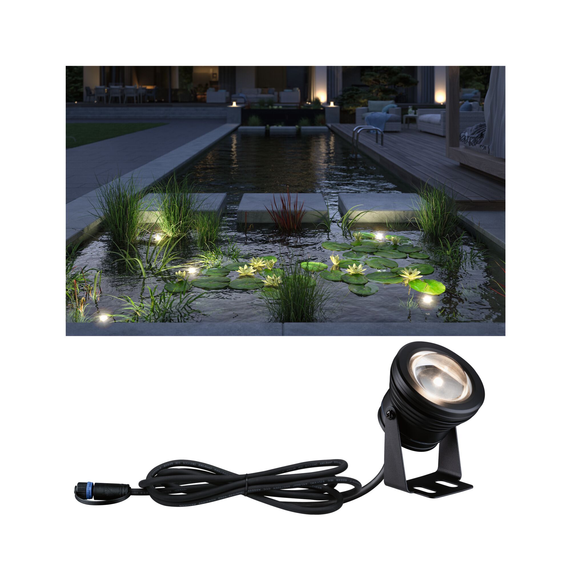 Beleuchteter Teich mit Seerosen und Plug & Shine Spot