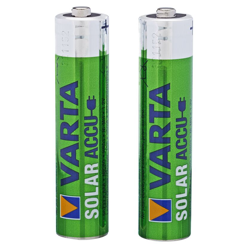 Zwei grüne VARTA Solar Akkus