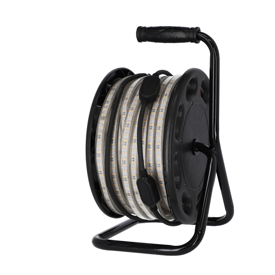 LED-Lichtband auf einer schwarzen Spule