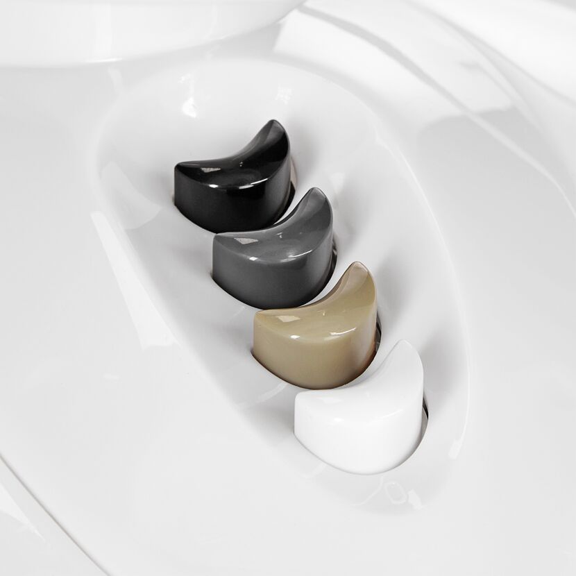 Vier Drehregler eines Ventilators in schwarz, grau, beige und weiß