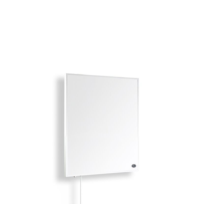 Weiße Infrarotheizung an weißer Wand.