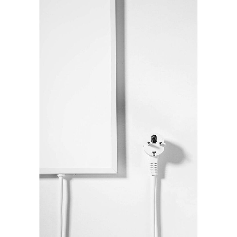 Infrarotheizung mit Kabel und Stecker