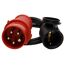 Roter CEE-Stecker mit schwarzem Schuko-Adapter