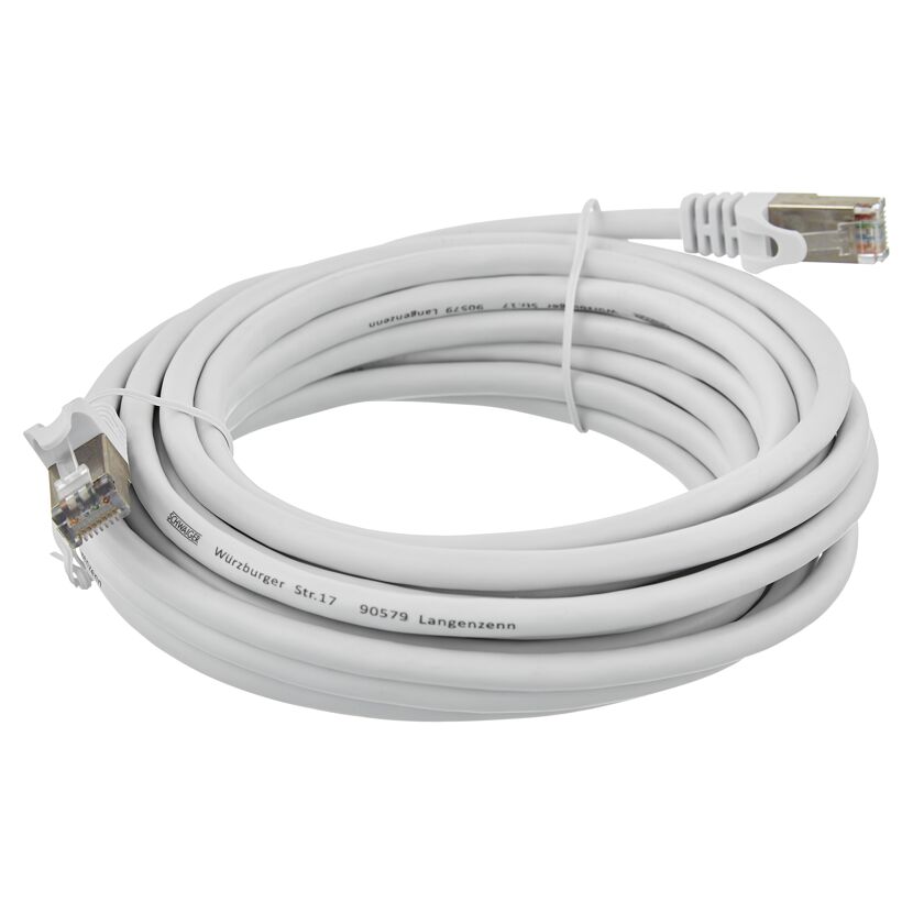 Aufgerolltes weißes Netzwerkkabel CAT6