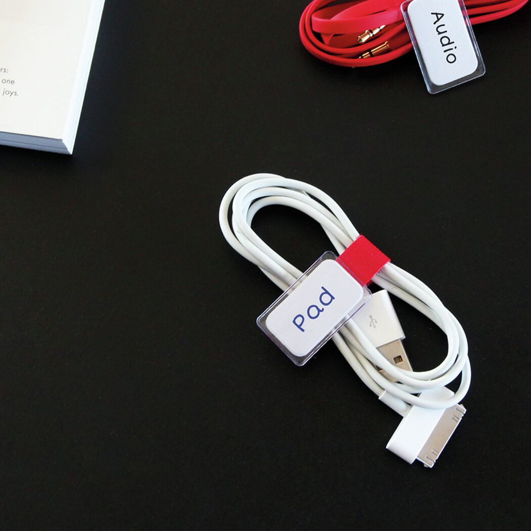 Weißes Ladekabel für ein iPad