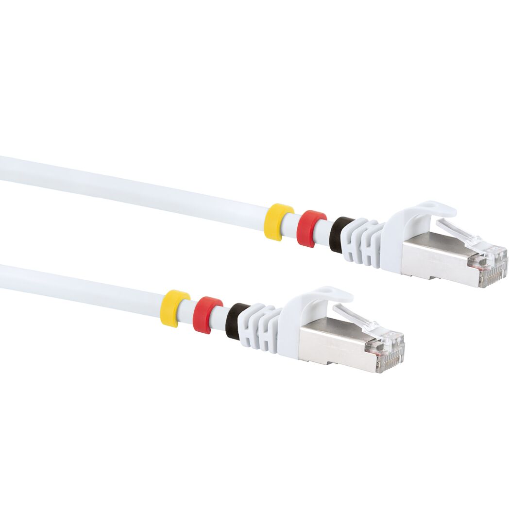 Zwei weiße CAT7 Netzwerkkabel