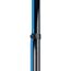 Schwarzer Kabelbinder an blauer und schwarzer Leitung