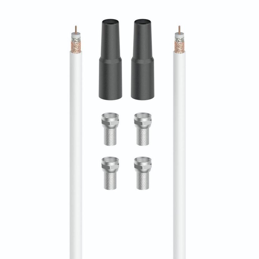 Zwei weiße Koaxialkabel mit Anschlüssen