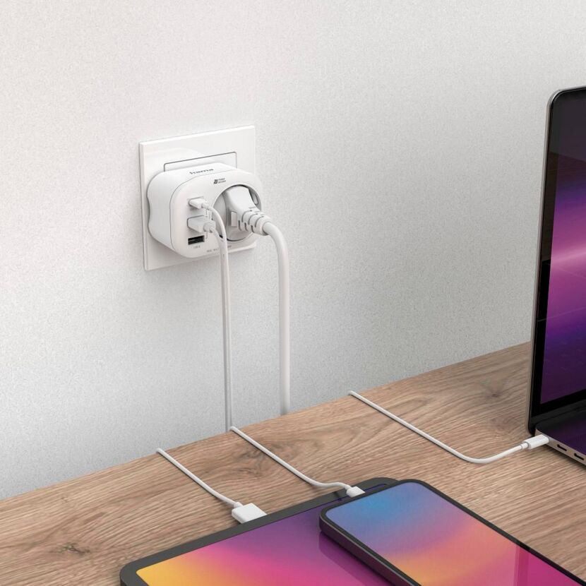 Hama Steckdosenadapter 4-fach, 20W mit Ladekabeln