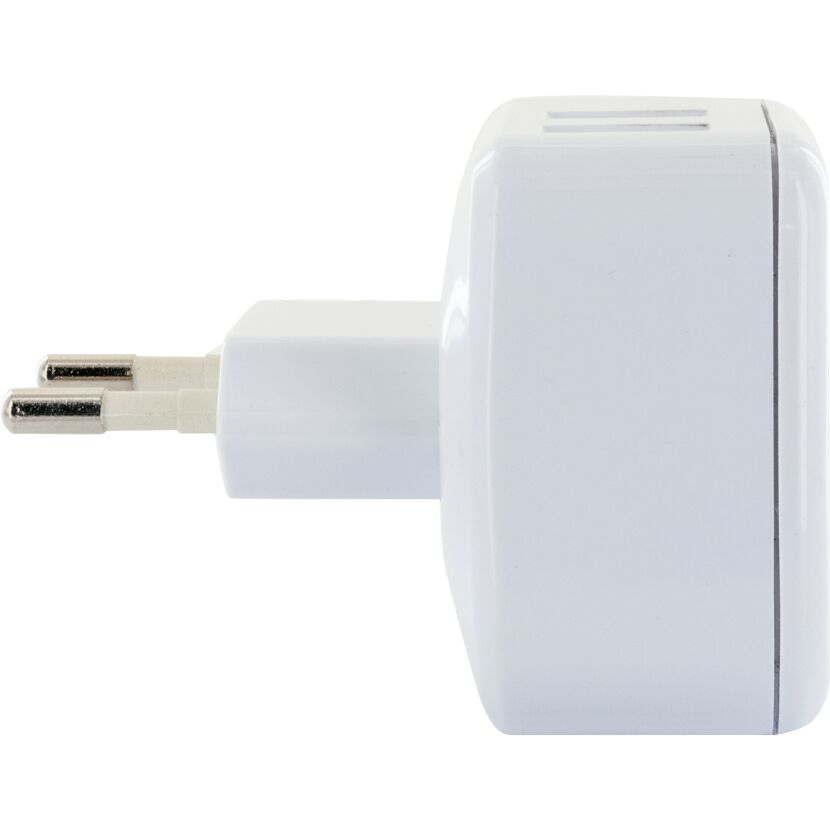 Weißer USB-Ladeadapter mit Eurostecker.