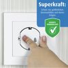 Finger in Steckdose mit Kindersicherung
