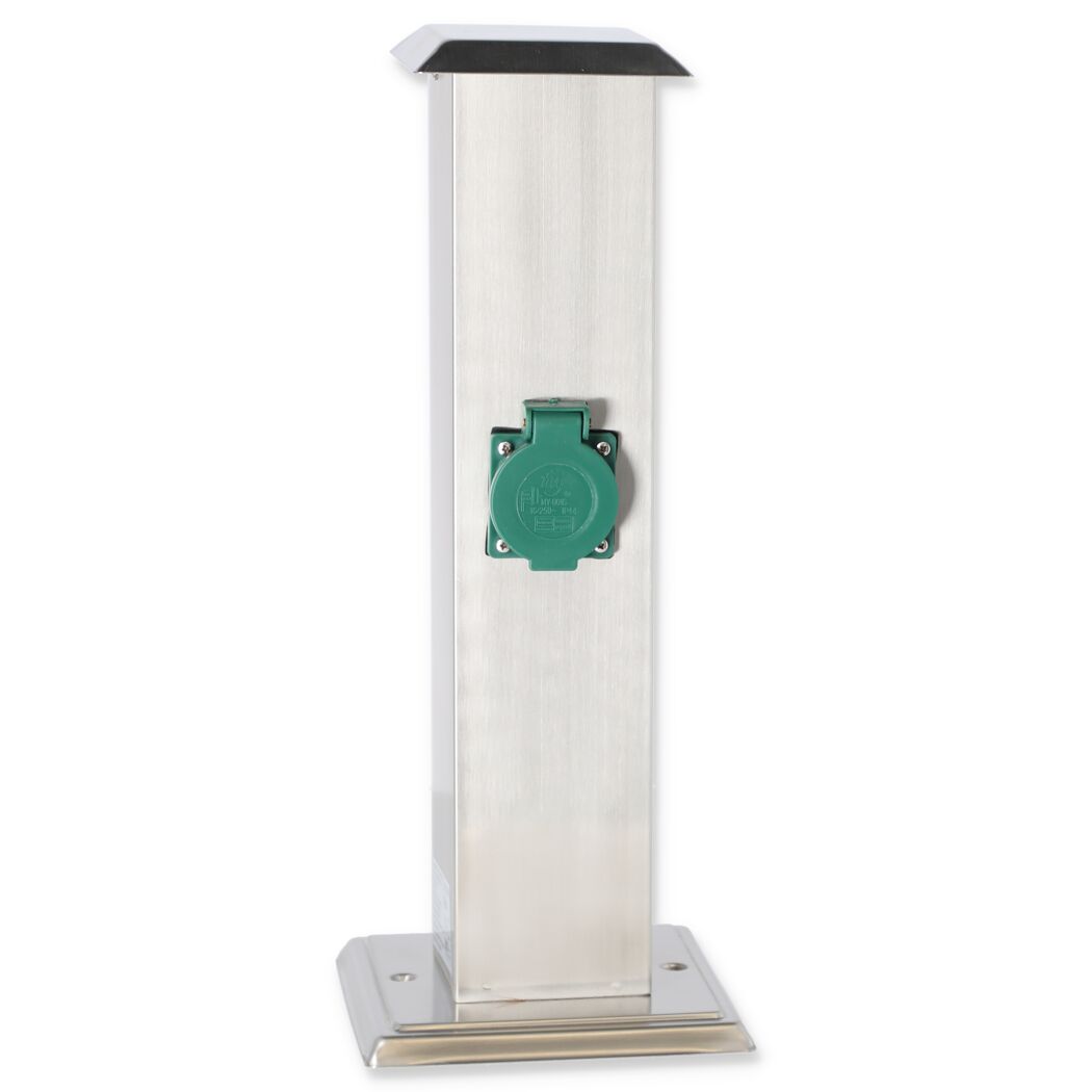 Steckdosensäule aus Edelstahl mit grüner Steckdose.