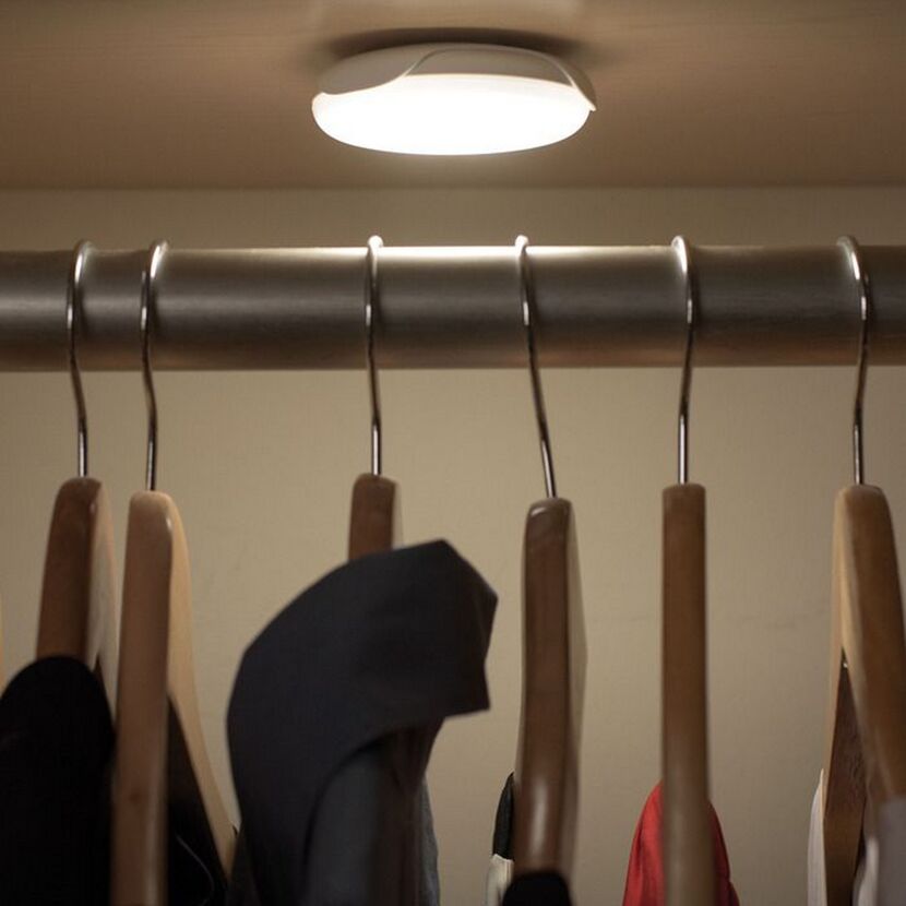 Kleiderschrank mit Mr. Beams Minilicht