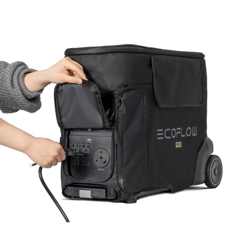 Person schließt ein Kabel an die EcoFlow Pro-Powerstation an