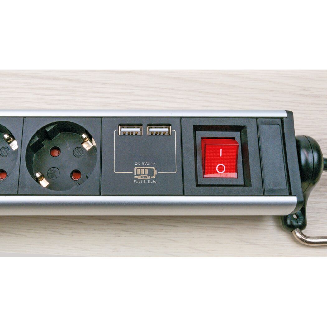 Steckdosenleiste mit zwei USB-Anschlüssen und rotem An-/Aus-Schalter