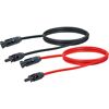 Schwarzes und rotes Solarkabel mit Steckern