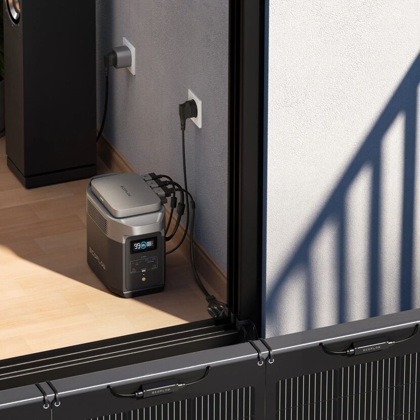 EcoFlow Powerstation mit Solarpanel auf Balkon