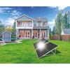 Zwei Solarpaneele im Garten
