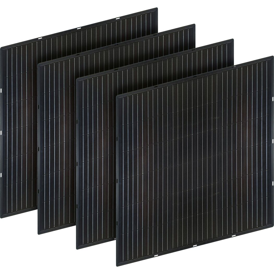 Vier schwarze Solarpaneele