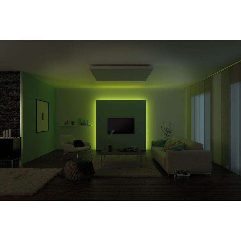 Wohnzimmer mit grüner LED-Hintergrundbeleuchtung