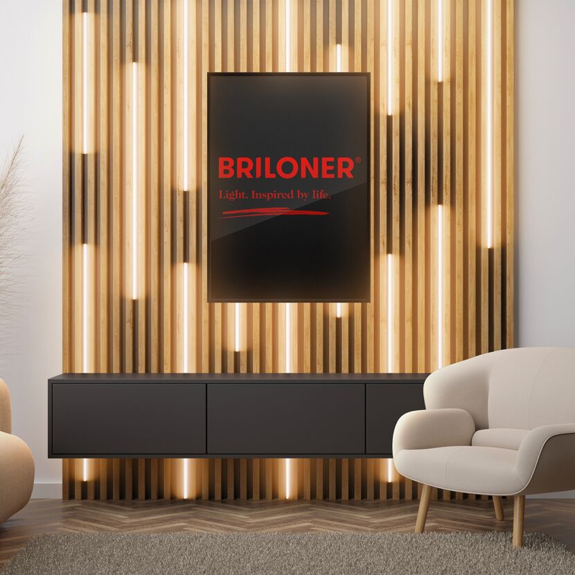 BRILONER Logo an beleuchteter Wohnzimmerwand