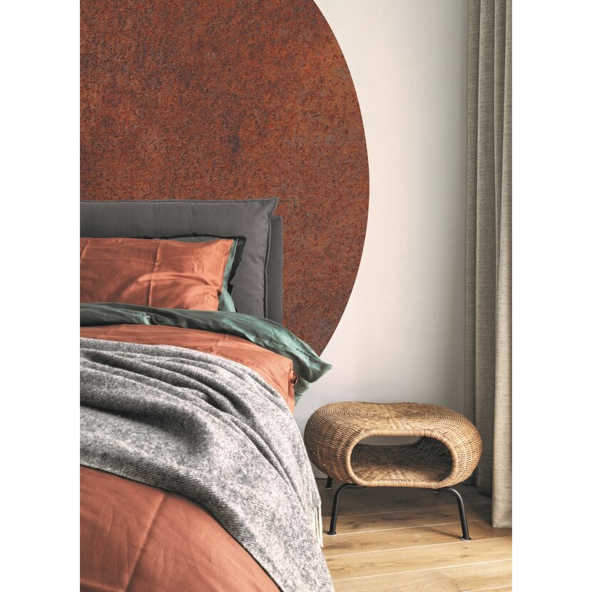 Bett mit Rostoptik-Rückwand