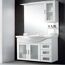 Weißer Badblock mit Spiegelschrank