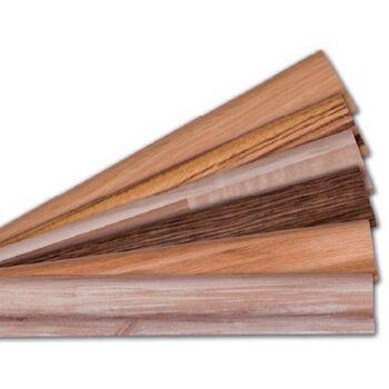 Holzfußleisten in verschiedenen Farben