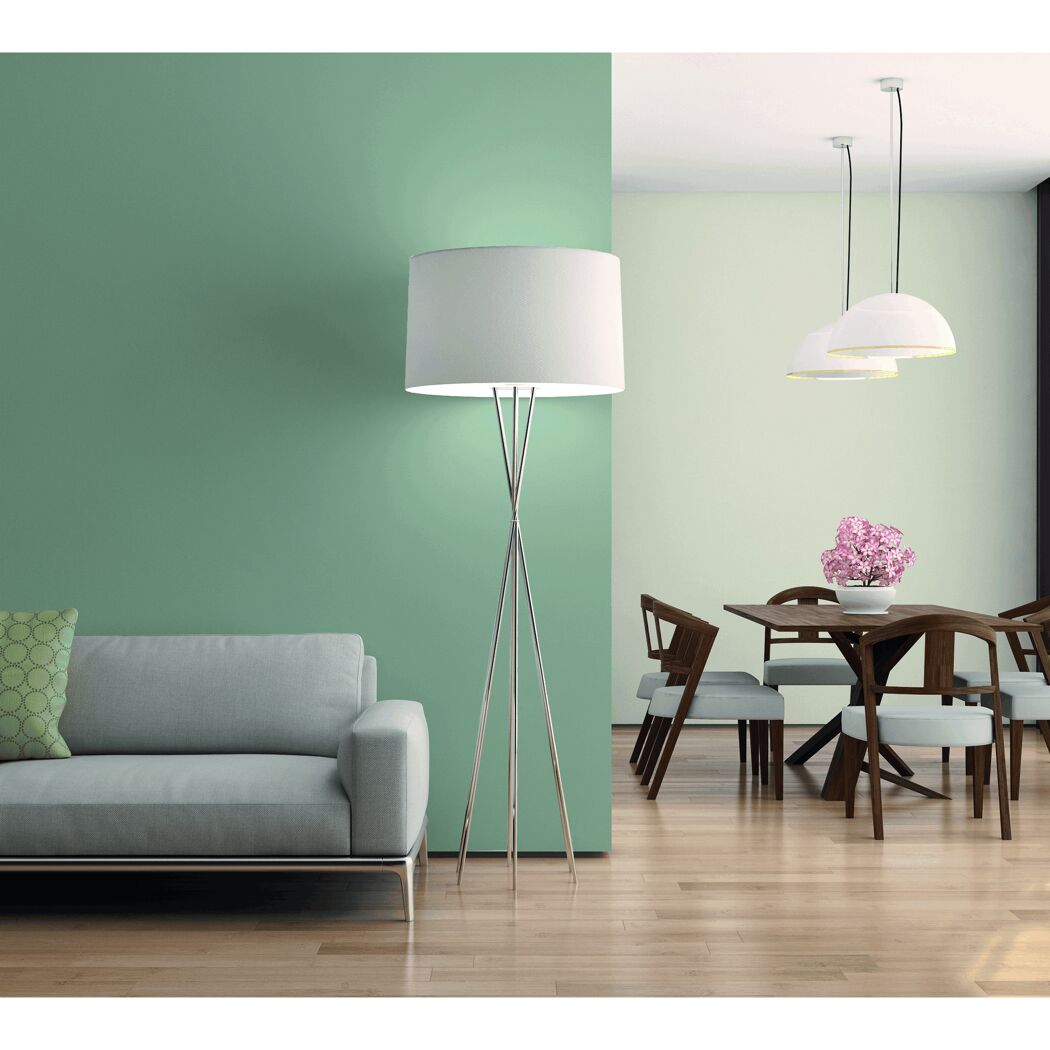 Wohnzimmer mit mintgrüner Wand und Essbereich