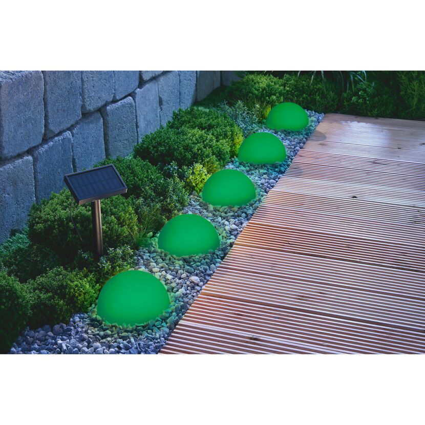 Grüne Solar Bodenleuchten im Garten