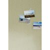 Drei Fotos mit Urlaubsmotiven an einer Wand befestigt.