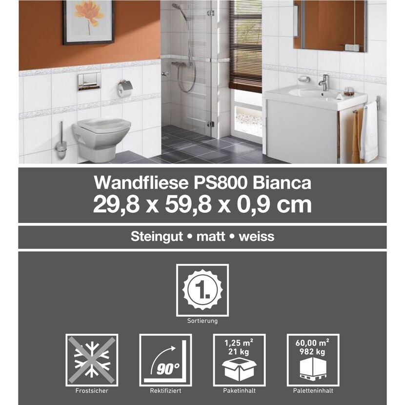 Badezimmer mit weißen Wandfliesen