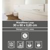 Weiß gefliestes Badezimmer mit WC, Bidet und Waschbecken